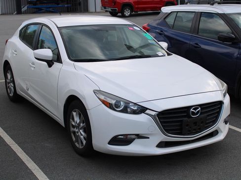 Used 2017 MAZDA MAZDA3 Sport FWD image 3