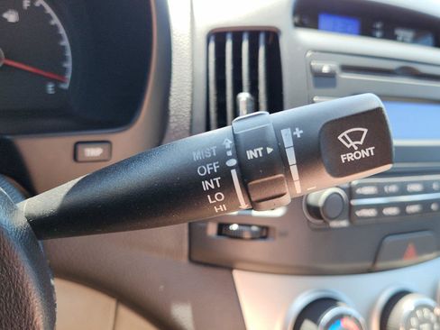 Used 2010 Hyundai Elantra GLS FWD image 30