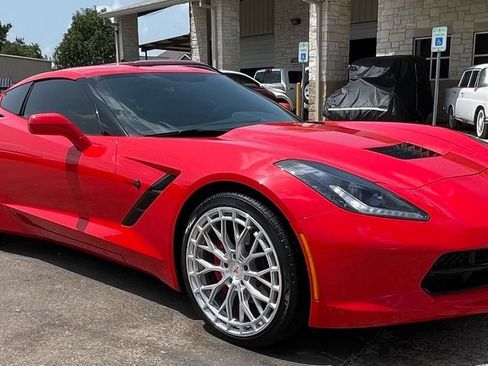 Used 2019 Chevrolet Corvette Stingray Coupe w/ Carbon Flash Badge Package RWD image 2