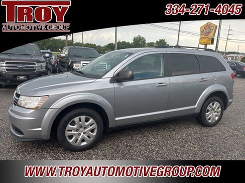 Used 2020 Dodge Journey SE image 3