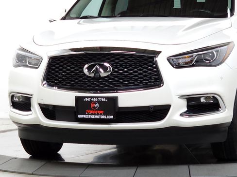Used 2019 INFINITI QX60 Luxe w/ Essential Package image 2
