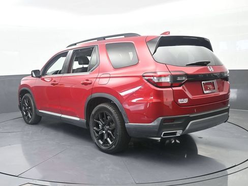Used 2025 Honda Pilot Touring image 4