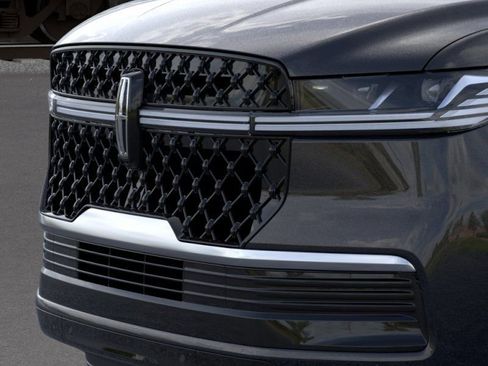 New 2026 Lincoln Navigator Reserve AWD/4WD image 17
