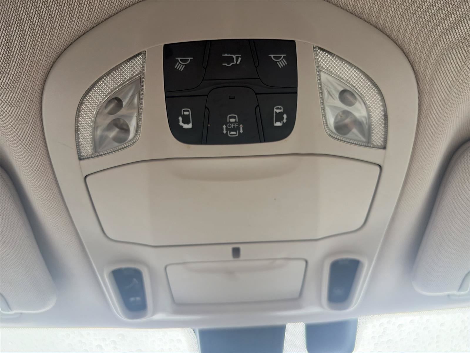 Used 2017 Chrysler Pacifica Limited FWD image 17