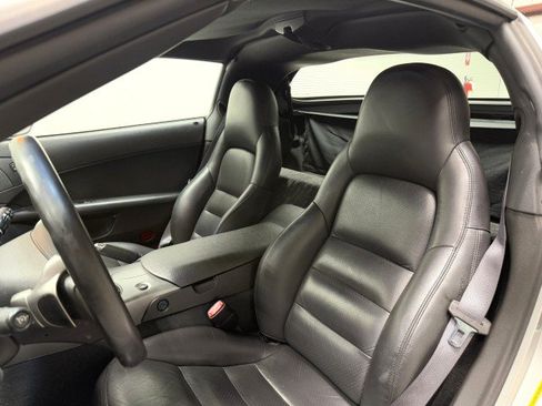 Used 2006 Chevrolet Corvette Coupe w/ Preferred Equipment Group RWD image 17