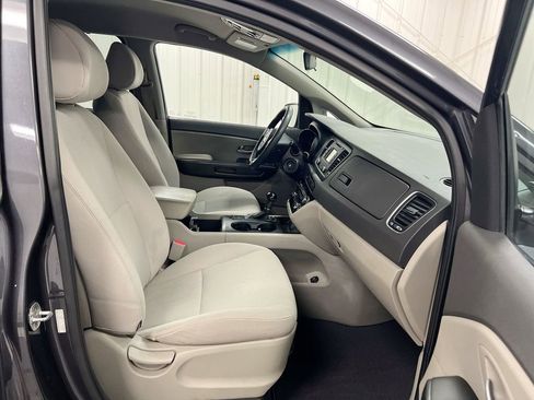 Used 2016 Kia Sedona LX w/ LX Convenience Package FWD image 16