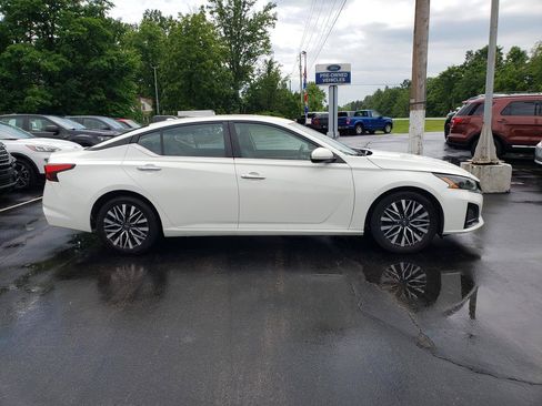 Used 2023 Nissan Altima 2.5 SV FWD image 4