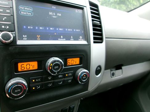 Used 2021 Nissan Frontier SV AWD/4WD image 12