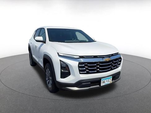 Used 2025 Chevrolet Equinox LT FWD image 3