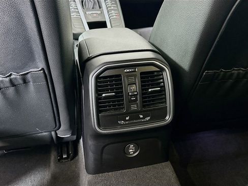 Used 2018 Porsche Macan image 26