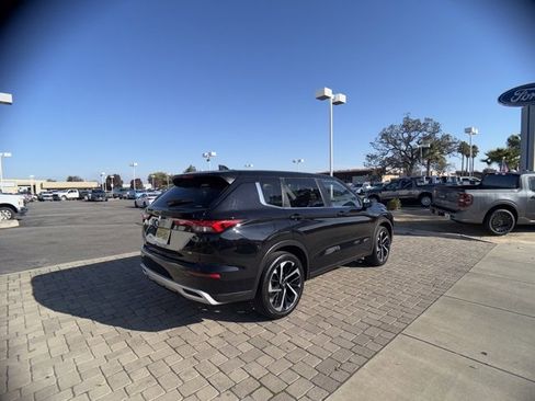 Used 2024 Mitsubishi Outlander SE image 2