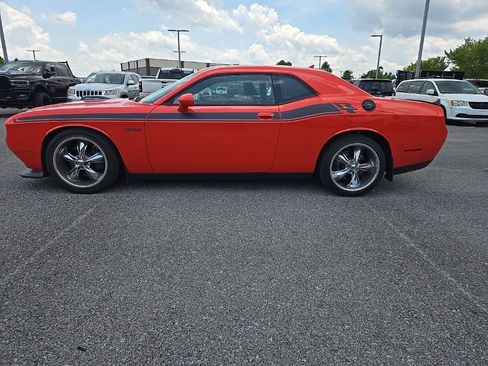 Used 2022 Dodge Challenger R/T Scat Pack w/ Shaker Package RWD image 4