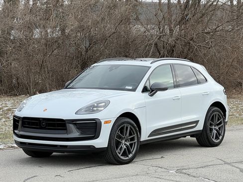 Certified 2025 Porsche Macan Turbo image 1