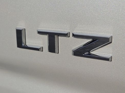 Used 2022 Chevrolet Silverado 1500 LTZ image 9