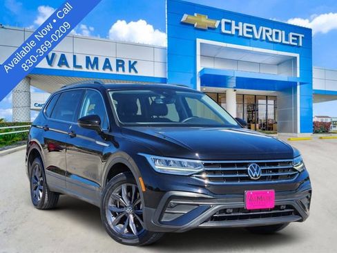 Used 2023 Volkswagen Tiguan SE w/ Panoramic Sunroof Package image 1