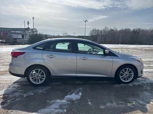 Used 2016 Ford Focus SE image 5