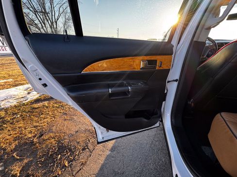 Used 2013 Lincoln MKX AWD image 30