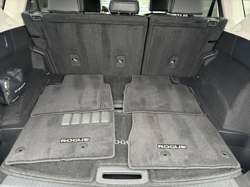 Used 2024 Nissan Rogue SL w/ SL Premium Package image 18