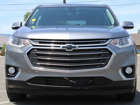 Used 2020 Chevrolet Traverse LT w/ Driver Confidence II Package AWD/4WD image 4