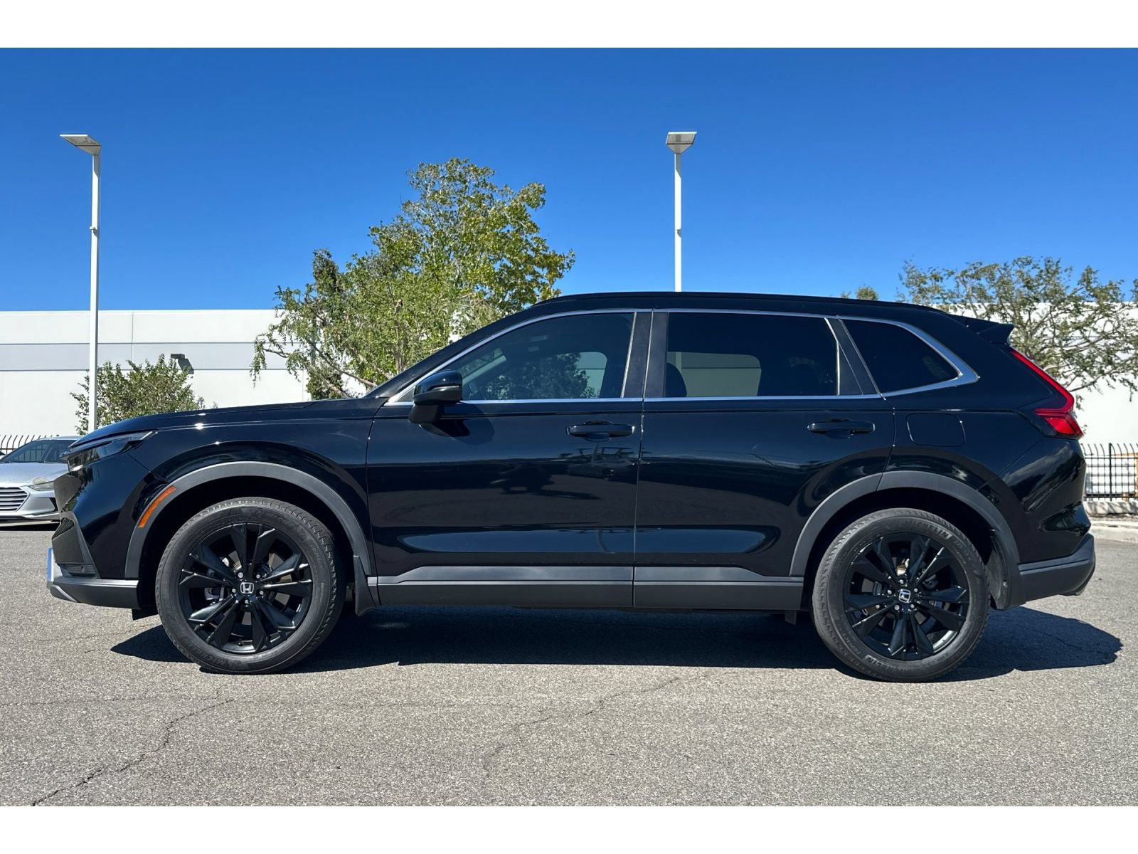 Used 2023 Honda CR-V Sport Touring image 2