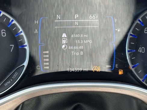 Used 2017 Chrysler Pacifica Touring Plus w/ Tire & Wheel Group FWD image 33