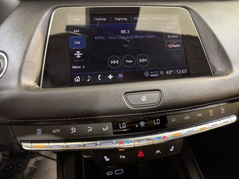 Used 2022 Cadillac XT4 Luxury w/ Cold Weather Package image 17