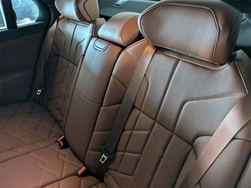 New 2026 BMW i7 xDrive60 w/ Executive Package image 7