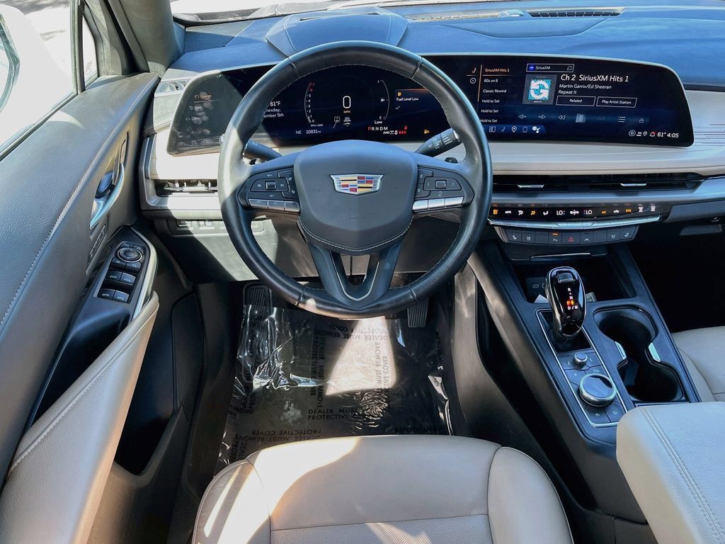 Used 2025 Cadillac XT4 Premium Luxury w/ Technology Package AWD/4WD image 23