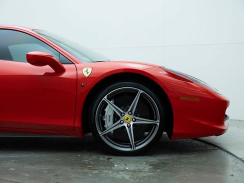 Used 2012 Ferrari 458 Italia Coupe RWD image 11