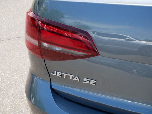 Used 2018 Volkswagen Jetta SE FWD image 17