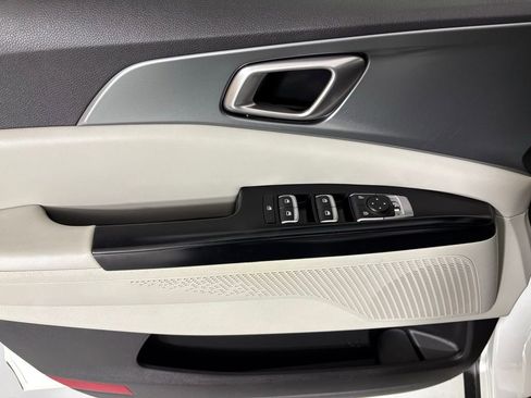 Used 2022 Kia Carnival LX image 14