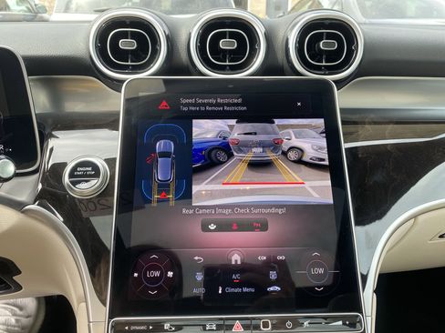 Used 2025 Mercedes-Benz GLC 300 4MATIC image 24