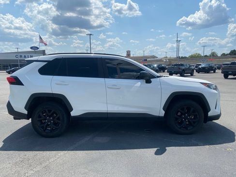 Used 2021 Toyota RAV4 LE FWD image 8