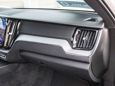 Used 2023 Volvo XC60 B5 Ultimate image 19