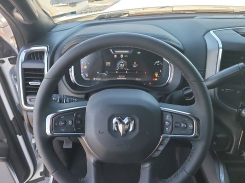 Used 2025 RAM 2500 Laramie AWD/4WD image 26