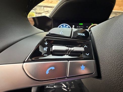 Certified 2025 Hyundai Elantra Limited FWD image 24