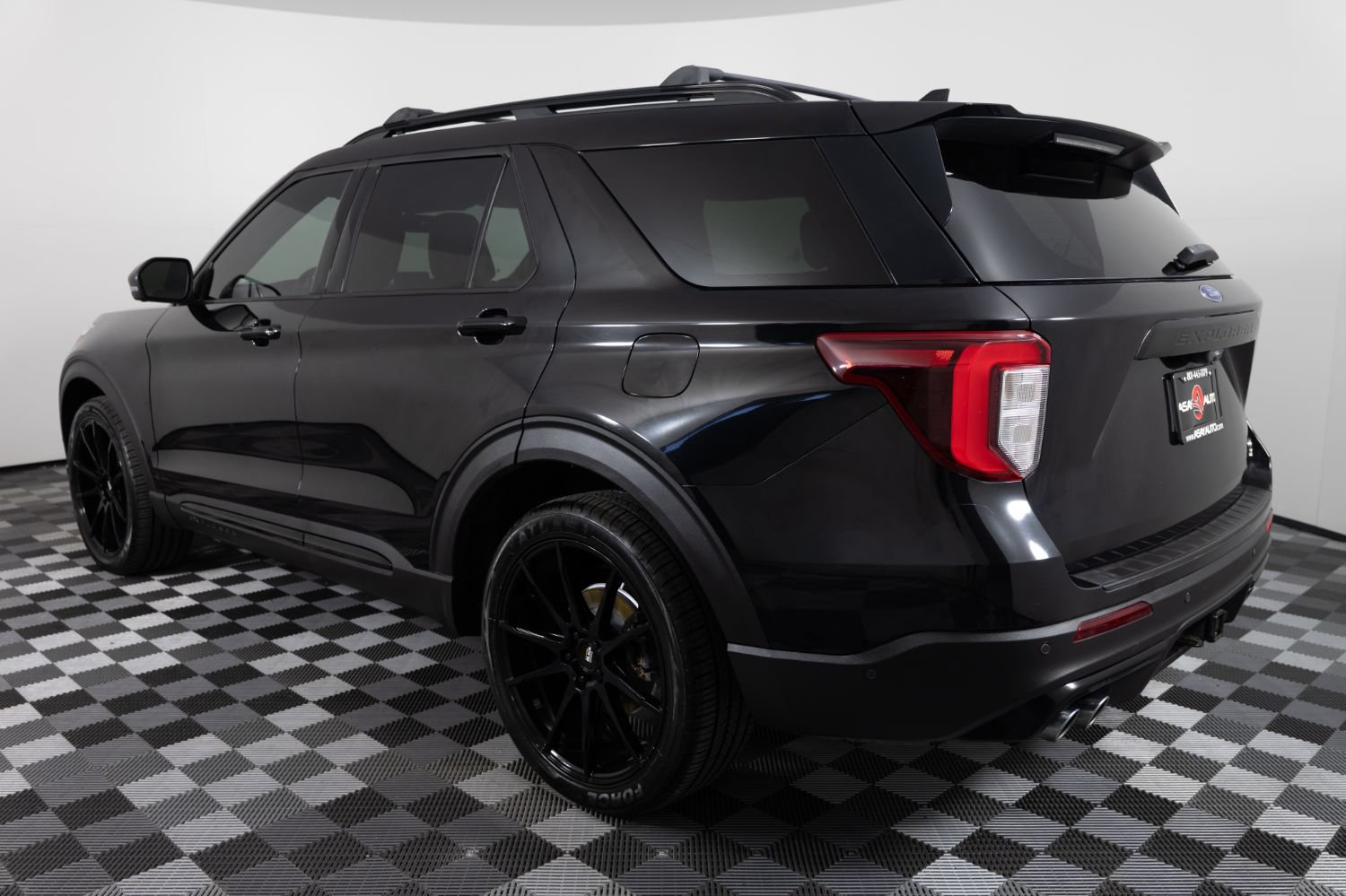 Used 2020 Ford Explorer ST w/ Premium Technology Package AWD/4WD image 5
