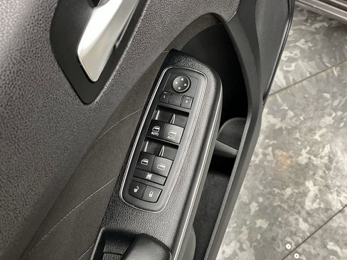 Used 2017 Dodge Charger SXT image 7