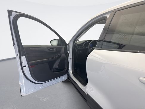 Used 2025 Ford Escape Active AWD/4WD image 9
