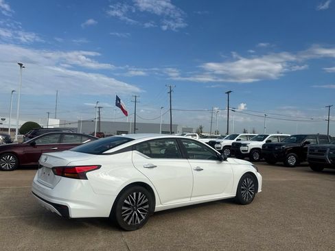 Certified 2025 Nissan Altima 2.5 SV FWD image 22