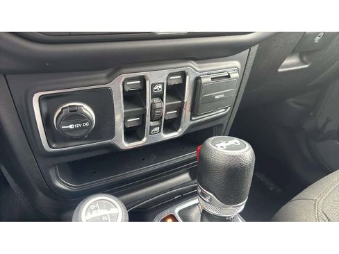 Used 2018 Jeep Wrangler Unlimited Sport S AWD/4WD image 17