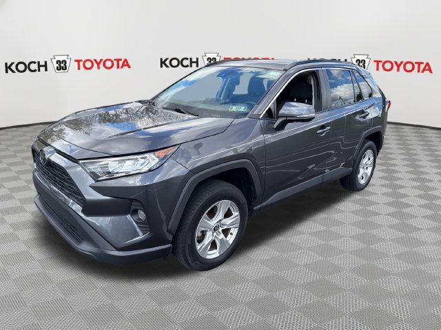 Used 2021 Toyota RAV4 XLE w/ Convenience Package FWD image 3