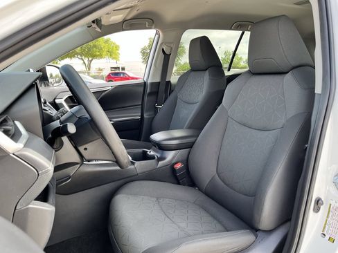 Used 2024 Toyota RAV4 XLE FWD image 23