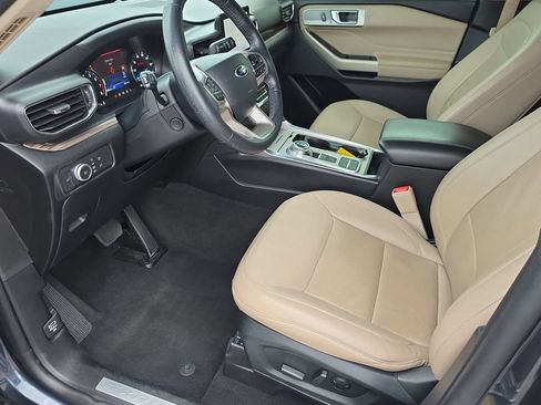 Used 2022 Ford Explorer Limited w/ Equipment Group 301A RWD image 10