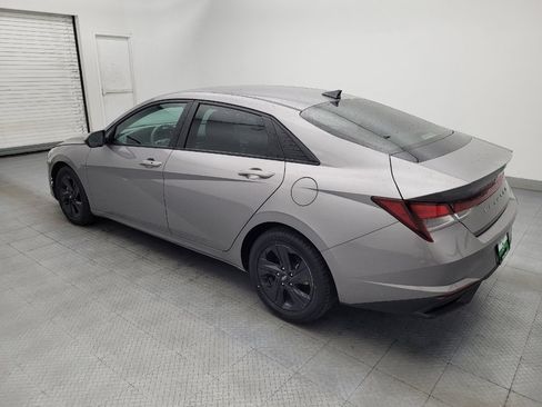 Used 2023 Hyundai Elantra SEL w/ Preferred Accessory Package FWD image 3