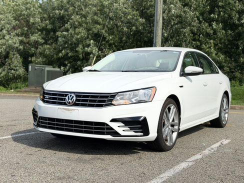 Used 2018 Volkswagen Passat 2.0T R-Line FWD image 1
