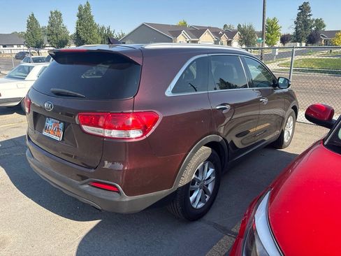 Used 2016 Kia Sorento LX AWD/4WD image 2
