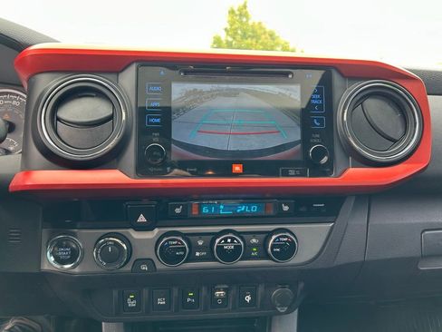 Used 2017 Toyota Tacoma TRD Off-Road AWD/4WD image 22