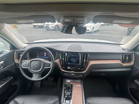 Used 2022 Volvo XC60 B5 Momentum AWD/4WD image 23
