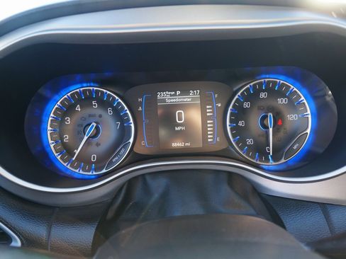 Used 2020 Chrysler Pacifica Touring-L w/ S Appearance Package image 18